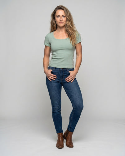Damen nan kurzgeschnittenes Jersey-Top mit weitem U-Ausschnitt und taillierter Passform EB