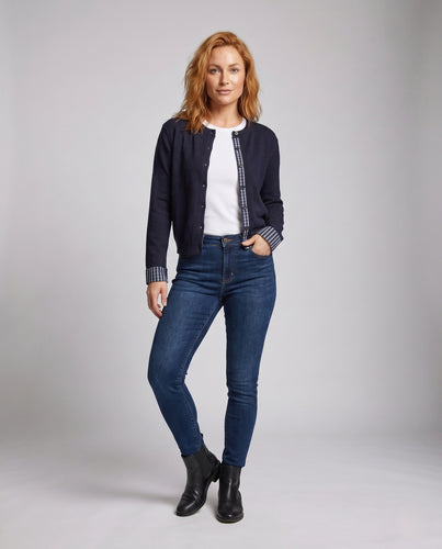 Damen nan leichter Feinstrickcardigan mit kontrastierender Karo-Innenseite und verdeckter Knopfleiste EB