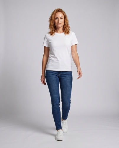 Damen nan leichtes Singlejersey-Rundhalsshirt mit feiner Logostickerei und ergonomischer Schulternaht EB