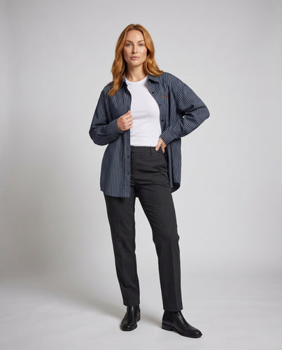 Damen nan locker geschnittene Long-Hemdjacke mit feiner Nadelstreifenstruktur und Brusttasche EB