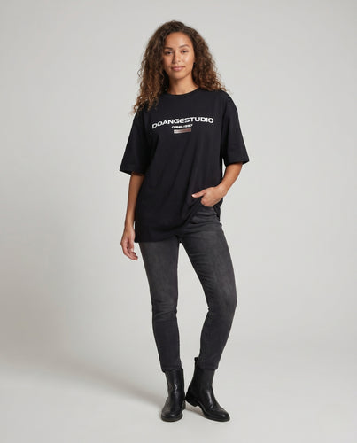 Damen nan lockeres Boxy-T-Shirt aus Baumwolljersey mit markantem Frontlogo und überschnittener Schulter EB