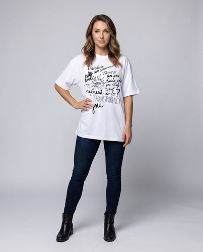 Damen nan Oversize-Statementshirt mit künstlerischem Handlettering-Print, Rundhalsausschnitt und verlängertem Saum EB