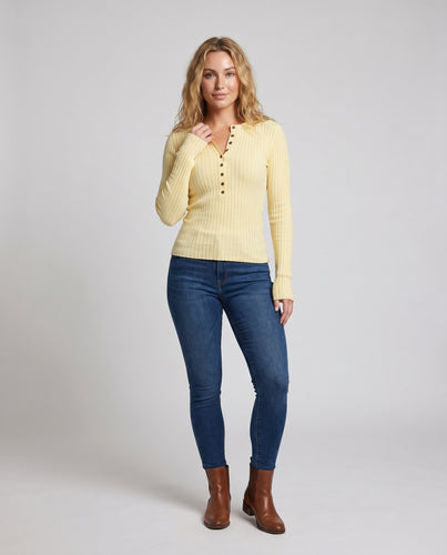 Damen nan schlanker Rippstrick-Cardigan mit tiefem V-Ausschnitt, durchgehender Knopfleiste und figurformender Nahtführung EB