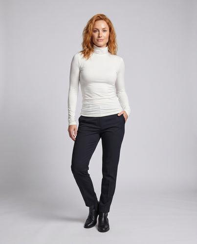 Damen nan schmal geschnittenes Langarm-Feinrippshirt mit Stehkragen, Daumenlochbündchen und formgebender Seitennaht EB