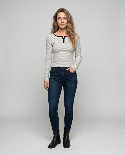 Damen nan schmal geschnittenes Langarmshirt mit Knopfleiste und feiner Rippstruktur EB