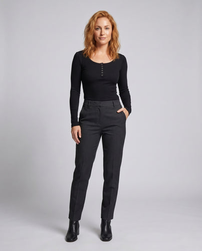Damen nan schmal geschnittenes Ripp-Longsleeve mit Ösenleiste und verlängerten Manschetten EB