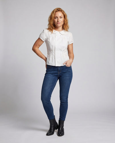 Damen nan taillierte Popeline-Bluse mit gerafftem Peter-Pan-Kragen, Brustpasse und kurzen Puffärmeln EB