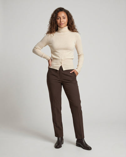 Damen nan taillierter Feinstrick-Rollkragenpullover mit asymmetrischer Knopfleiste EB
