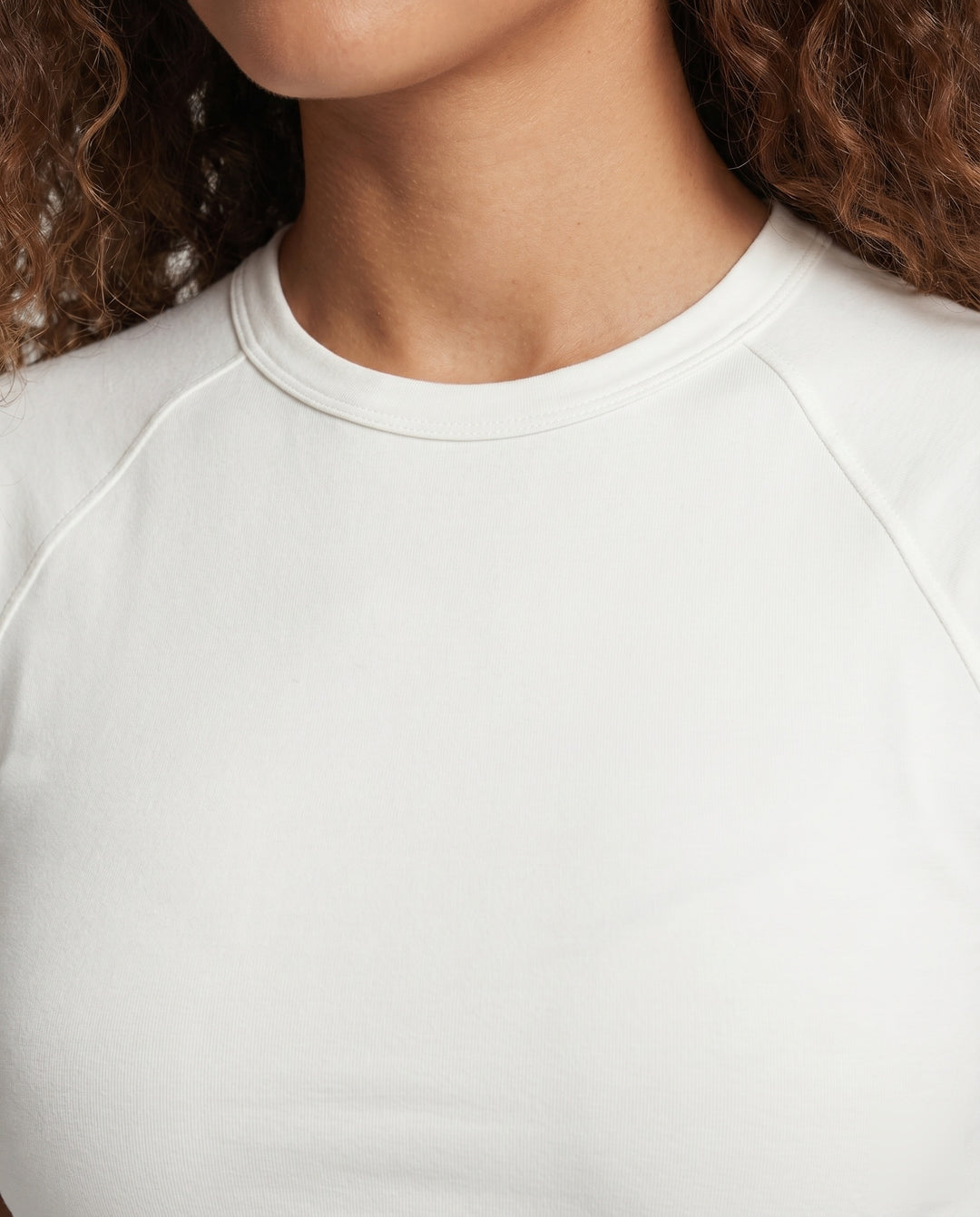 Damen nan tailliertes bauchfreies Kurzshirt aus Baumwolljersey mit Rundhalsausschnitt EB