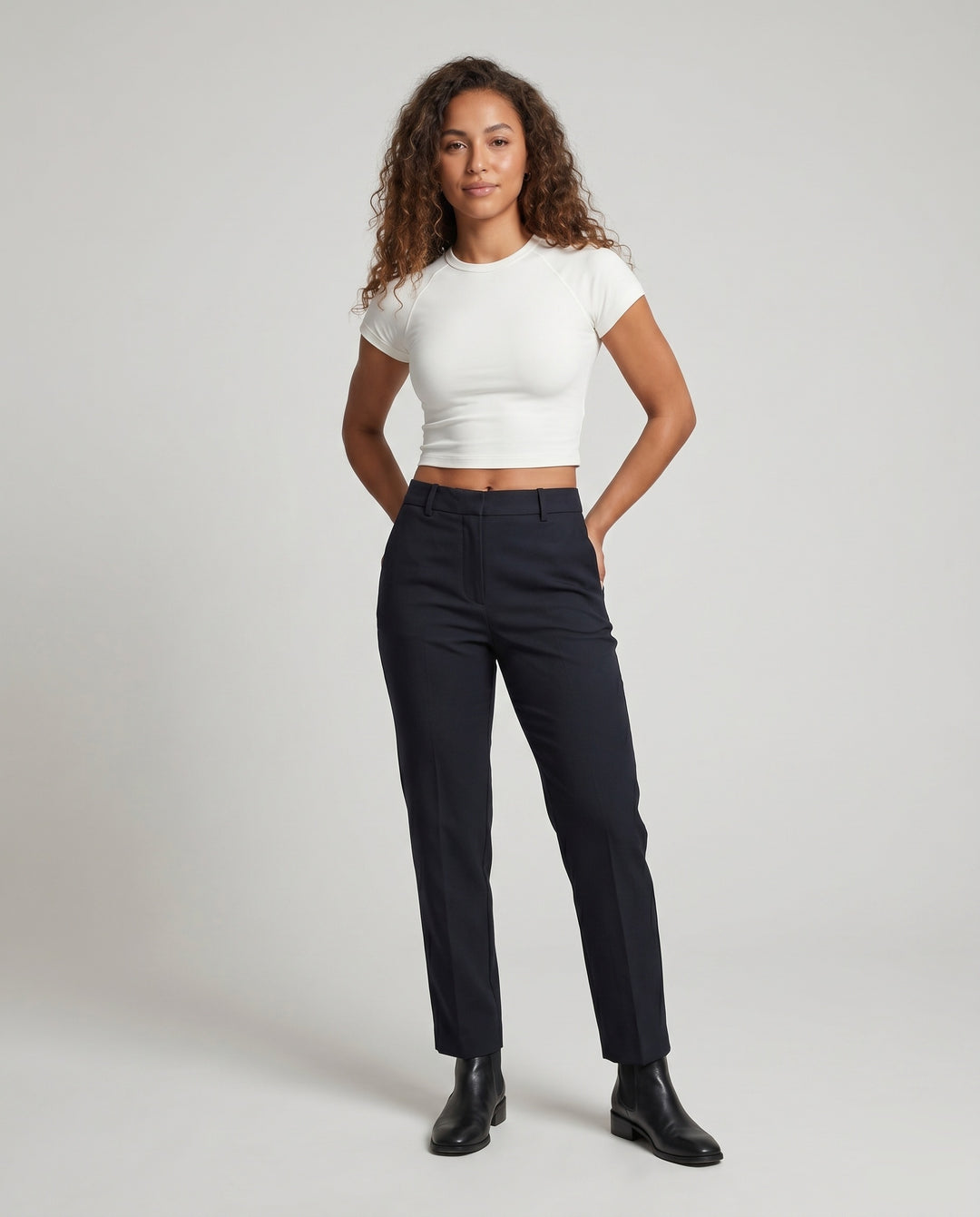 Damen nan tailliertes bauchfreies Kurzshirt aus Baumwolljersey mit Rundhalsausschnitt EB