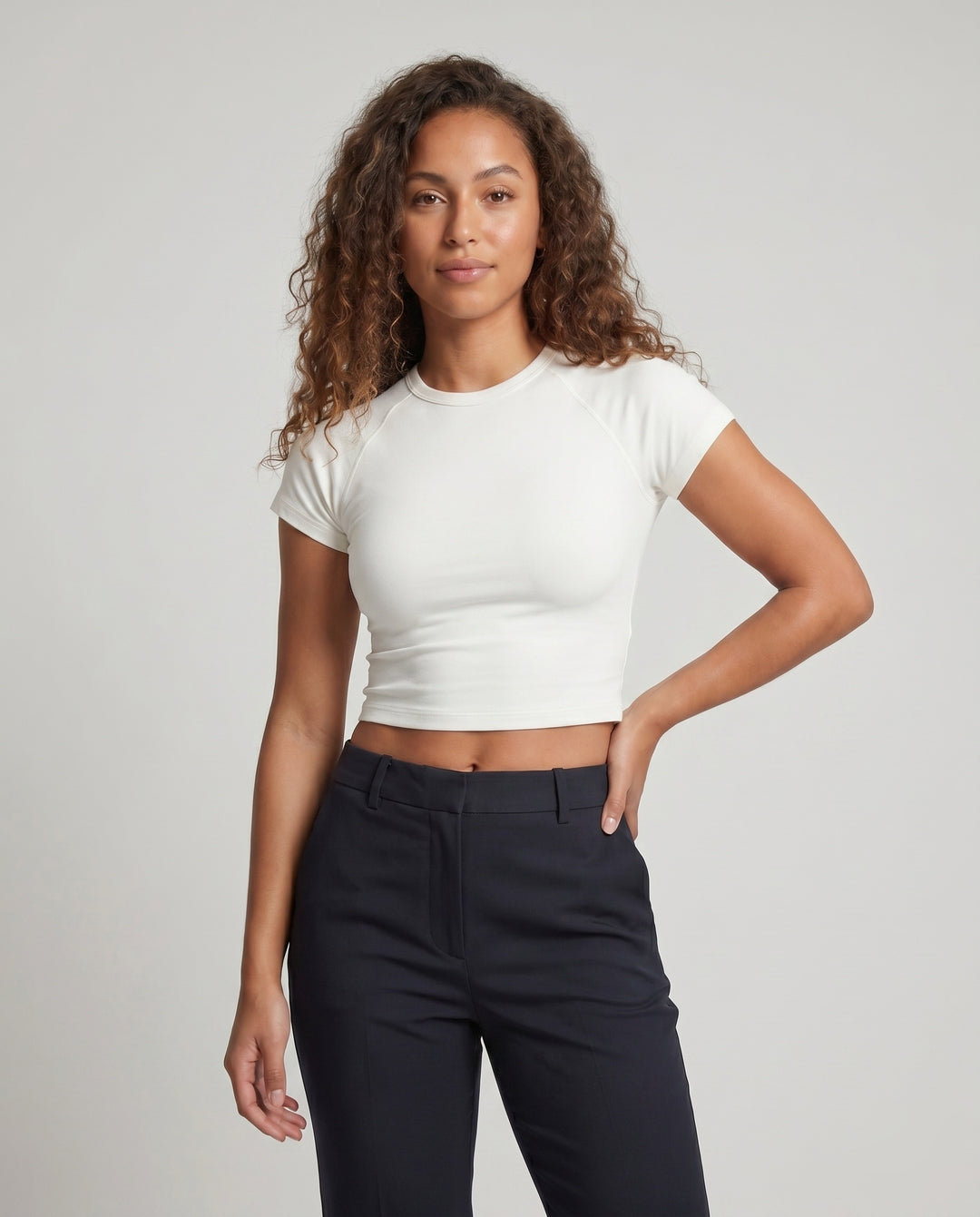 Damen nan tailliertes bauchfreies Kurzshirt aus Baumwolljersey mit Rundhalsausschnitt EB