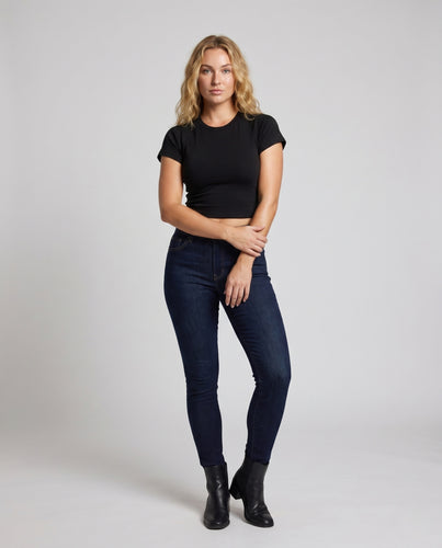 Damen nan tailliertes Cropped-Shirt mit Raglanärmeln, Rundhals und elastischem Saum EB