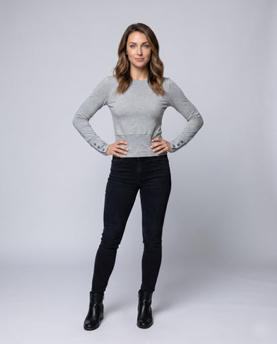 Damen nan tailliertes Feinstrick-Longsleeve mit dekorativer Brustpasse und Knopfmanschetten EB