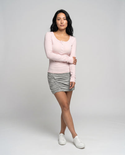 Damen nan tailliertes Henley-Langarmshirt aus stretchigem Baumwolljersey mit Rundhalsausschnitt und Druckknopfleiste EB