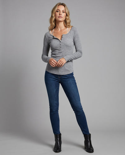 Damen nan tailliertes Henley-Longsleeve aus leichtem Feinjersey mit durchscheinender Optik und Knopfleiste EB