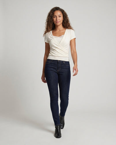 Damen nan tailliertes Kurzarm-Wickeltop mit integriertem Spitzen-Unterzug und seitlicher Raffung EB