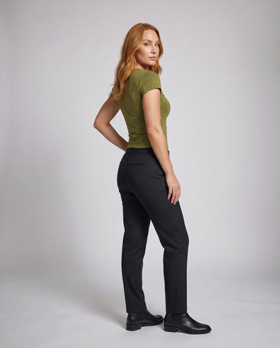 Damen nan tailliertes Kurzarmshirt mit kurzem Knopfsteg und figurformender Passform EB