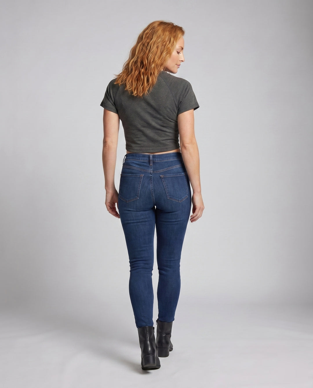 Damen nan tailliertes Kurzshirt mit stretchigem Jersey, Rundhalsausschnitt und minimalistischer Katzen-Skizze EB