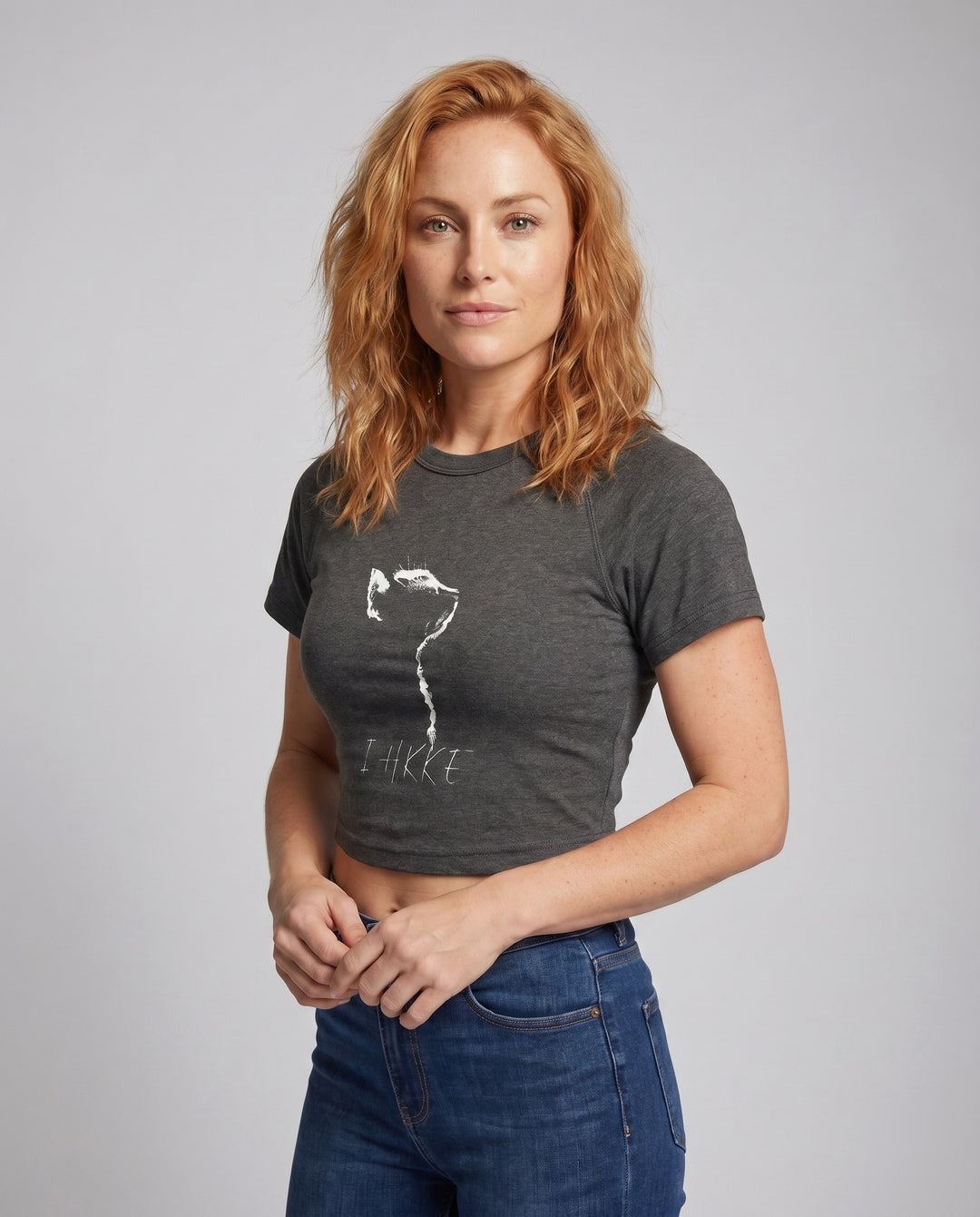 Damen nan tailliertes Kurzshirt mit stretchigem Jersey, Rundhalsausschnitt und minimalistischer Katzen-Skizze EB