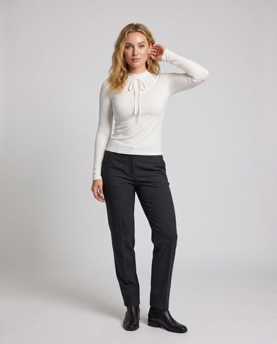 Damen nan tailliertes Langarmshirt mit feinem Spitzenkragen und Bindeschleife EB