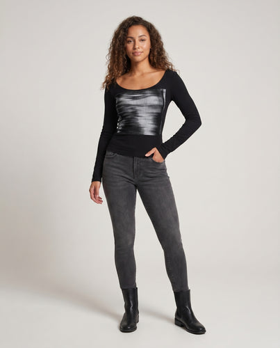Damen nan tailliertes Langarmshirt mit glänzendem Satin-Einsatz in Corsagen-Optik und verlängerten Ärmelbündchen EB