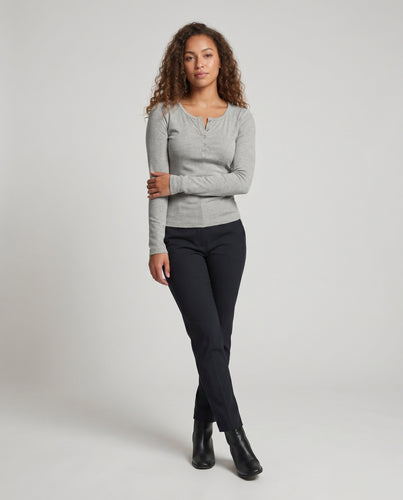 Damen nan tailliertes Longsleeve-Henley mit Rundhalsausschnitt, Druckknopfleiste und Baumwollstretch EB