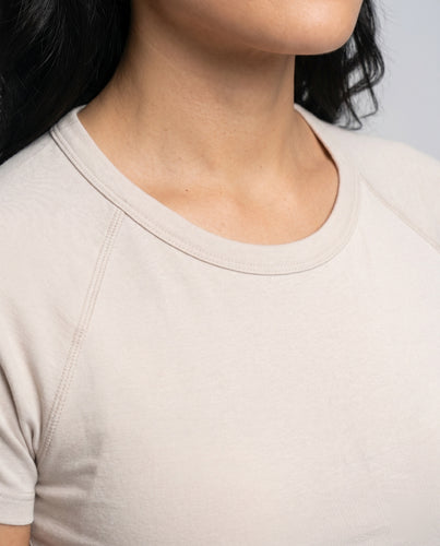 Damen nan tailliertes Raglan-Stretchshirt mit formender Seitennaht und Rundhalsausschnitt EB