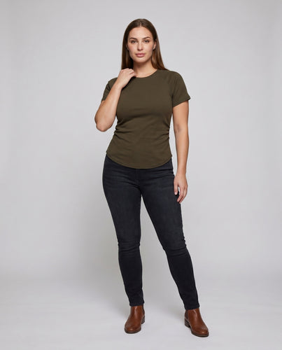 Damen nan tailliertes Rippjersey T-Shirt mit seitlicher Raffung und gerundetem Saum EB