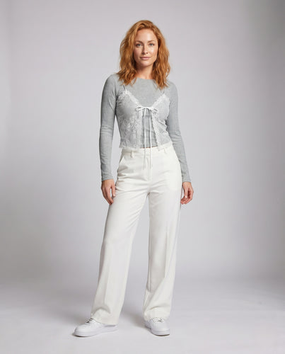 Damen nan tailliertes Ripplangarmshirt mit Spitzen-Cami-Lagenoptik und Schnürdetail EB