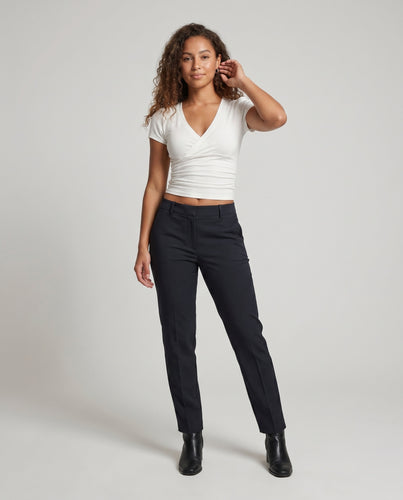 Damen nan tailliertes Wickel-Cropshirt aus weichem Modalmix mit V-Ausschnitt und geraffter Taille EB