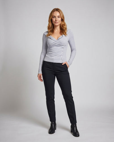 Damen nan tailliertes Wickel-Langarmshirt mit Hemdkragen und dekorativer Knopfleiste EB