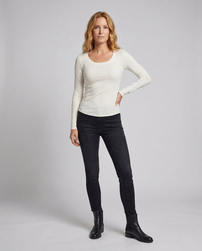 Damen nan ultraleichtes Stretch-Langarmshirt mit formendem Silhouetten-Schnitt, Rundhalsausschnitt und verlängerten Manschetten EB