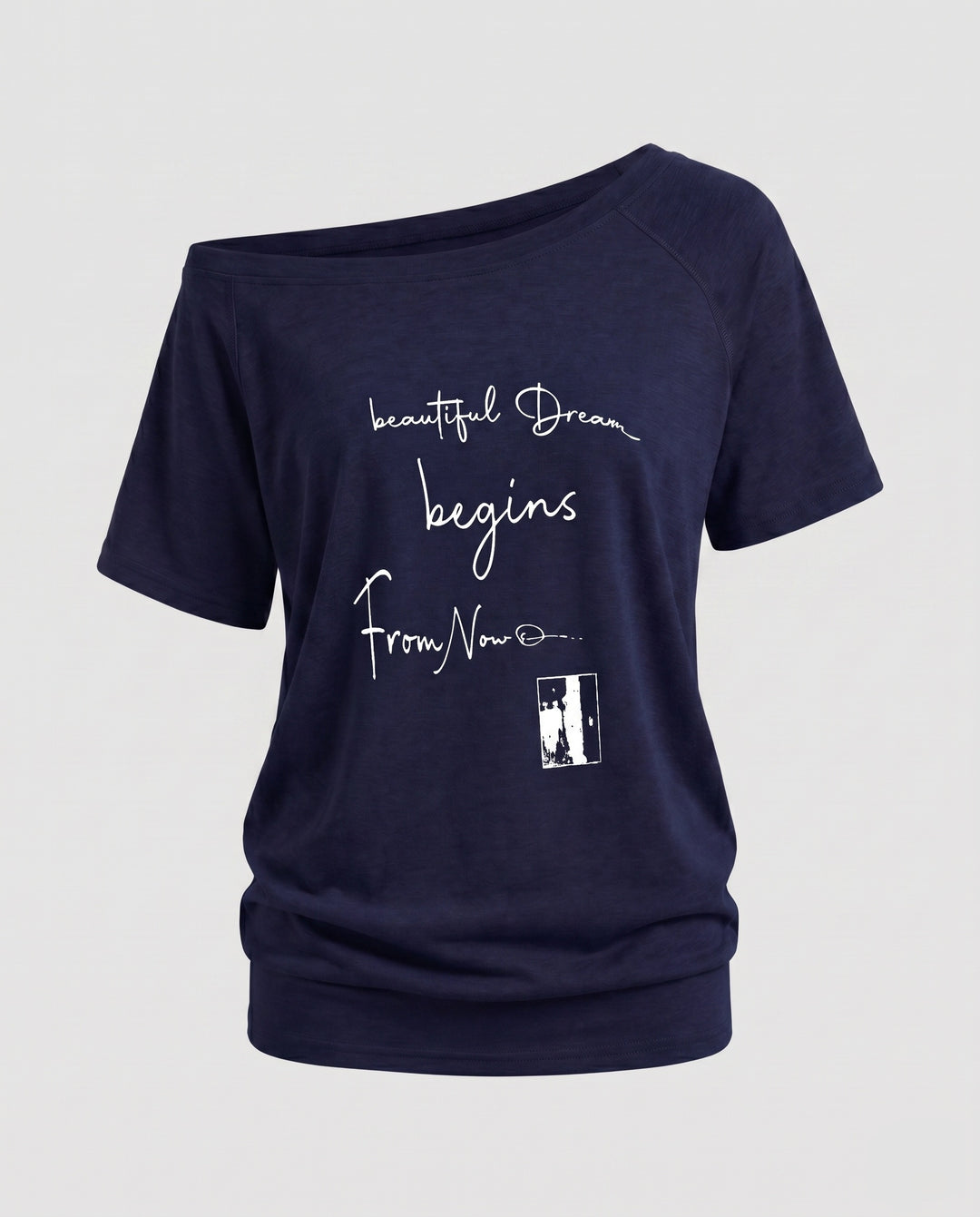 Damen nan weit geschnittenes Freizeitshirt mit überschnittenen Schultern, asymmetrischem Ausschnitt und Statement-Print EB