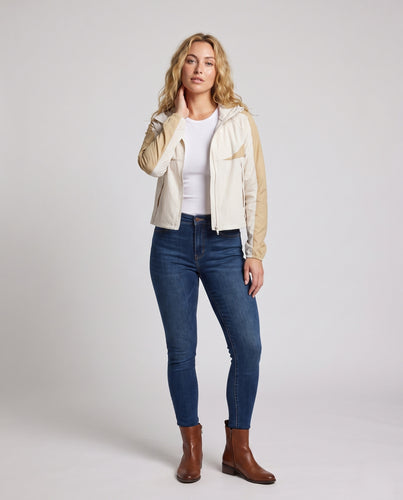 Damen funktionale Windjacke mit innovativem Kapuzendesign EB