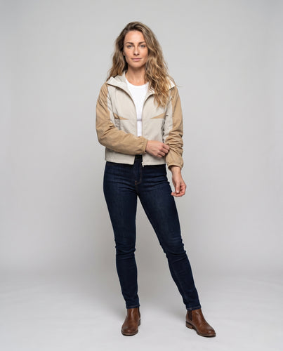 Damen leichte Funktionsjacke mit atmungsaktiven Einsätzen und verstellbarem Kapuzendesign EB