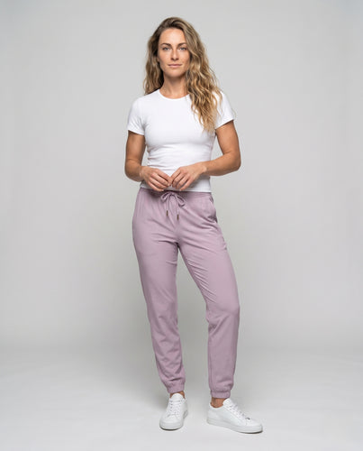 Damen sportive Jogginghose mit elastischem Bund und seitlichen Taschen EB