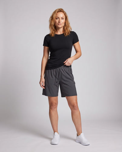 Damen Sportliche Funktionsshorts mit atmungsaktiven Netzpaneelen EB