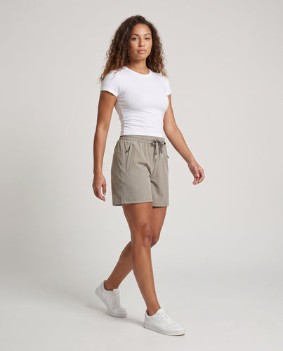 Damen Sportliche Shorts mit funktionalen Reißverschlusstaschen EB