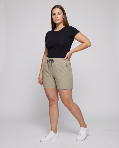 Damen Sportliche Trainingsshorts mit elastischem Bund und praktischen Taschen EB