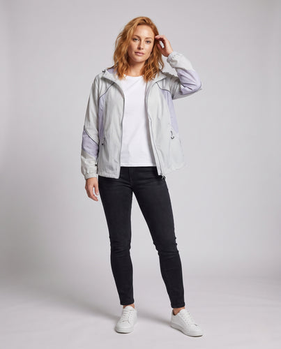 Damen nan ultraleichte Wander- und Alltagsjacke mit Kapuze, Packfunktion und reflektierenden Paspeln R&B