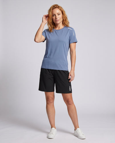 Damen sportliches Trainingsset mit atmungsaktivem T-Shirt und komfortablen Shorts R&B
