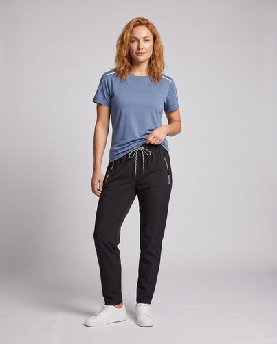 Damen sportliches und atmungsaktives Set mit Funktionsshirt und Stretch-Hose R&B