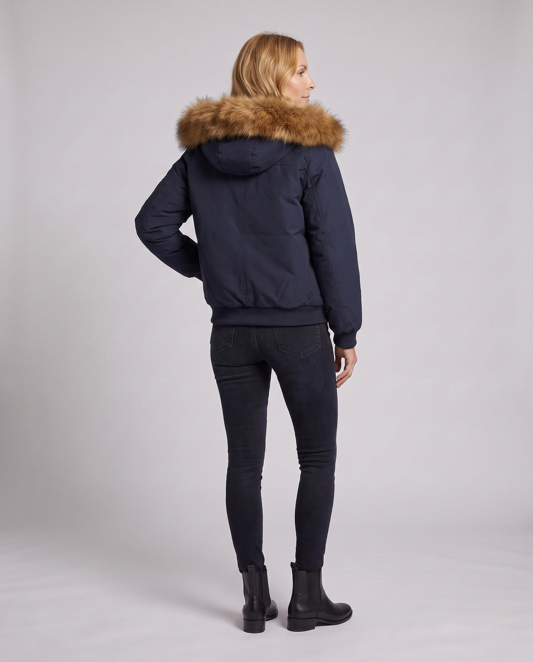 Damen nan kurzer urbaner Thermoparka mit abknöpfbarer Kunstfellblende, Raglanärmeln und verdecktem Zweiwege-Reißverschluss EB