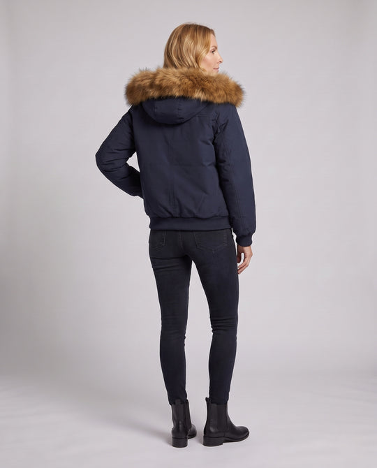 Damen nan kurzer urbaner Thermoparka mit abknöpfbarer Kunstfellblende, Raglanärmeln und verdecktem Zweiwege-Reißverschluss EB
