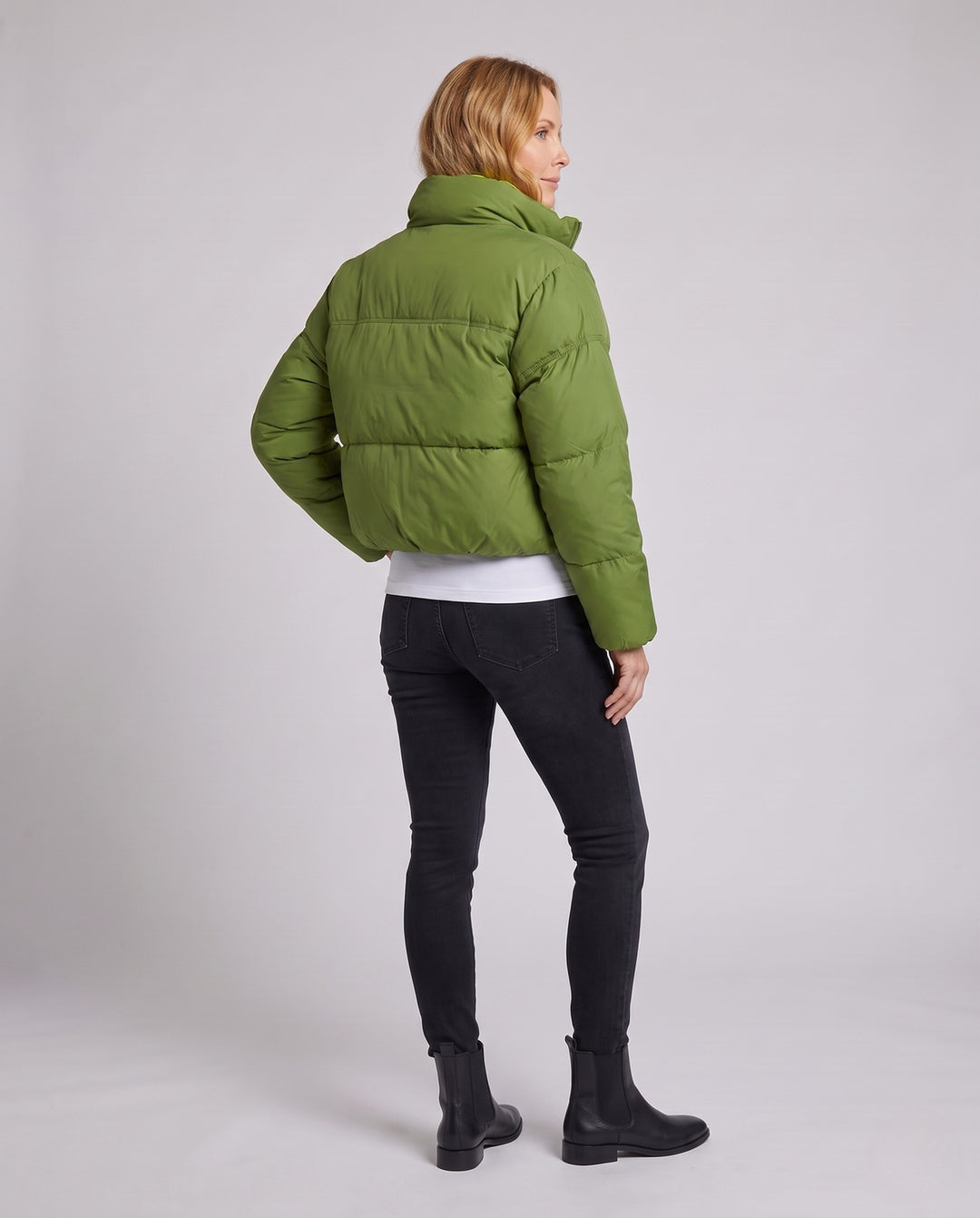 Damen nan kurzer wattierter Boxy-Puffer mit zweilagigem Stehkragen und verdeckter Reißverschlussblende EB