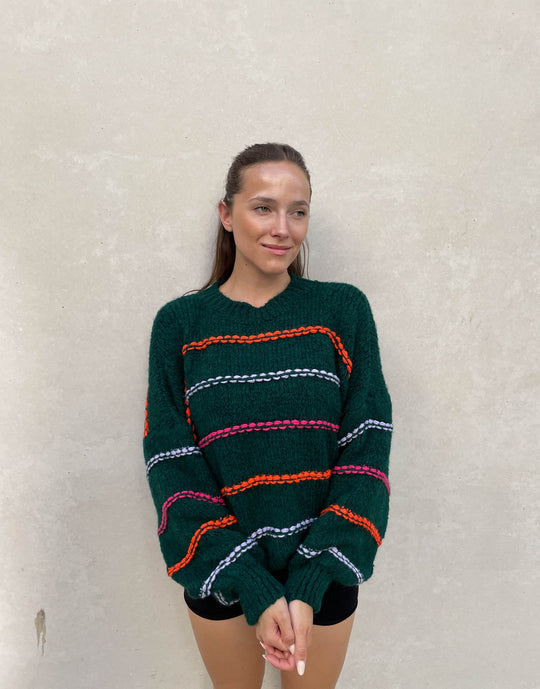 EB | Übergroßer Pullover mit neonfarbenen Ziernähten