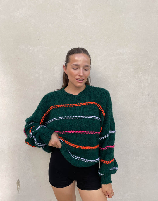 EB | Übergroßer Pullover mit neonfarbenen Ziernähten