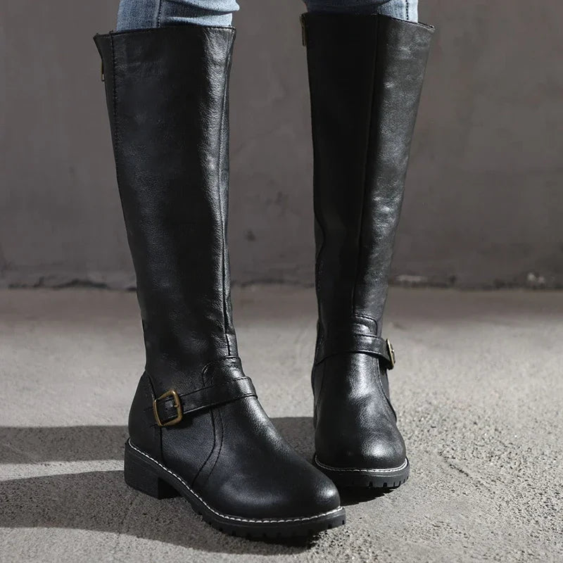 EB | Kniehohe Stiefel Sleek Enger Schnitt Schnallen Detail Leder Look Finish