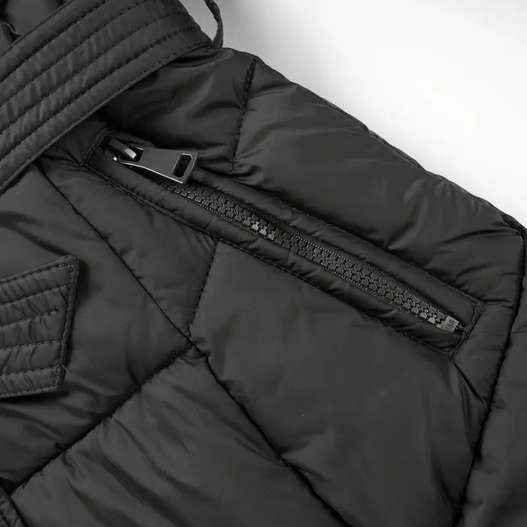 EB | Winterjacke - Stilvolle Schwarze Damenjacke mit Einer Kunstfellkapuze