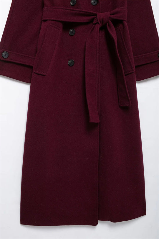 EB | langer Trenchcoat in elegantem Rot - stilvoller Wintermantel für gemütliche Abende